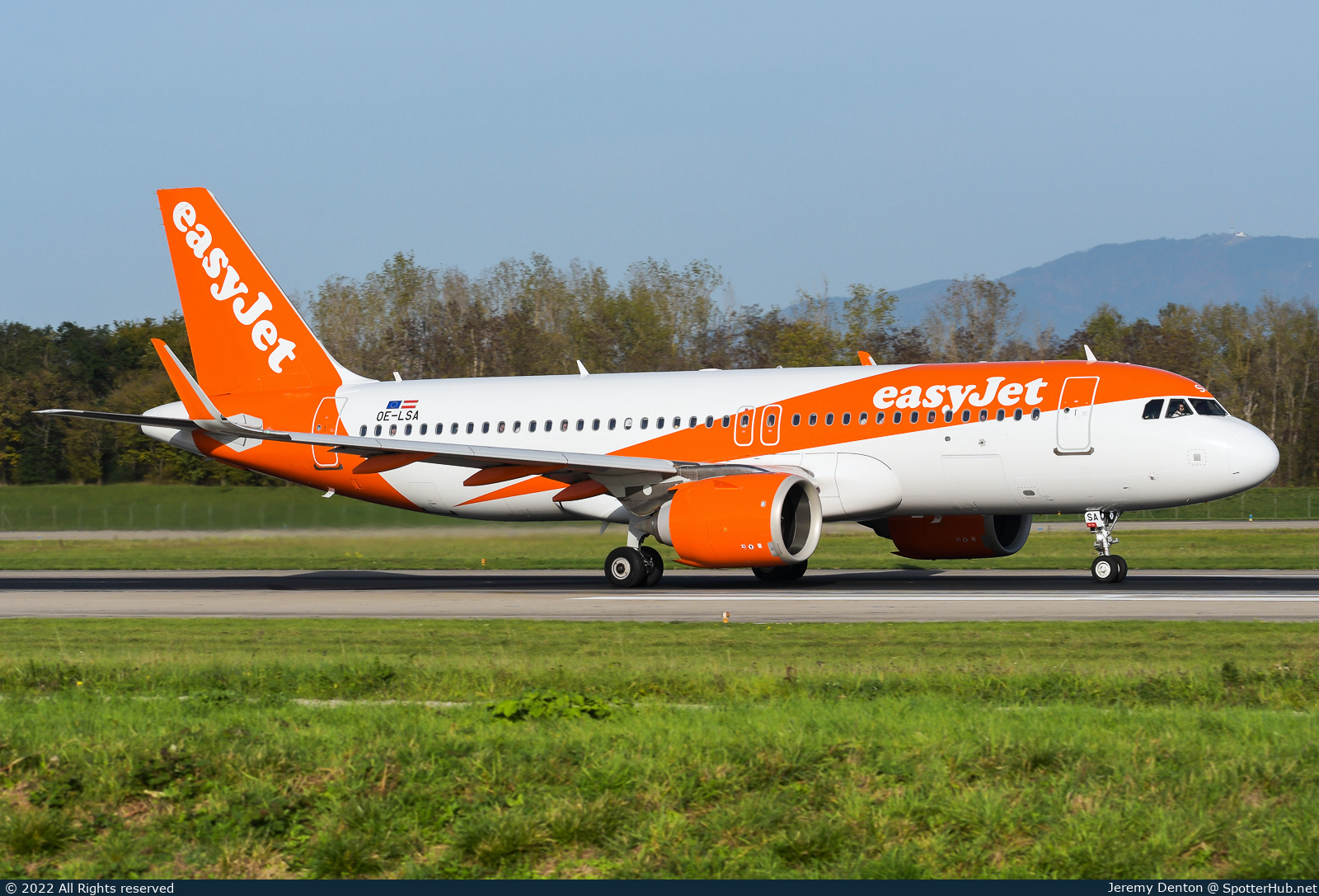 Photo of OE-LSA - Airbus A320-251N operated by easyJet Europe