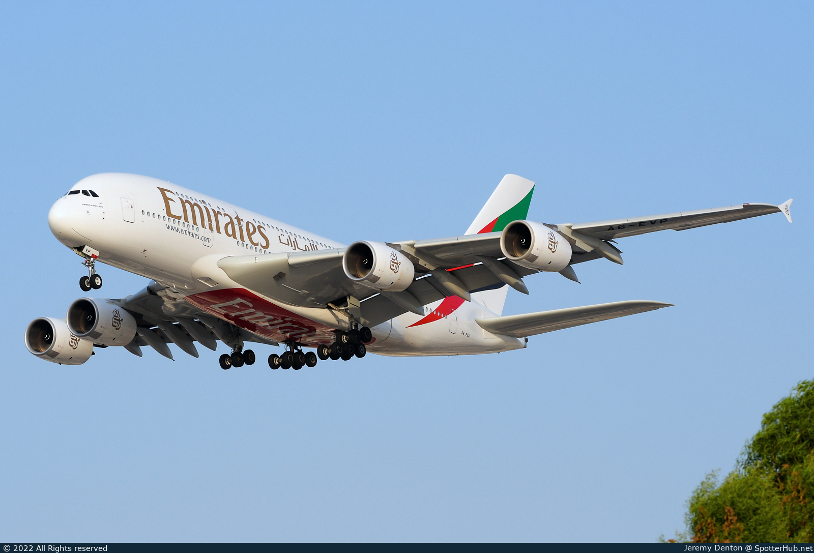 Photo of A6-EVP - Airbus A380-842 operated by Emirates