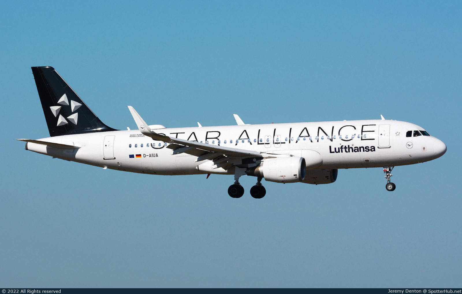 Photo of D-AIUA - Airbus A320-214 operated by Lufthansa