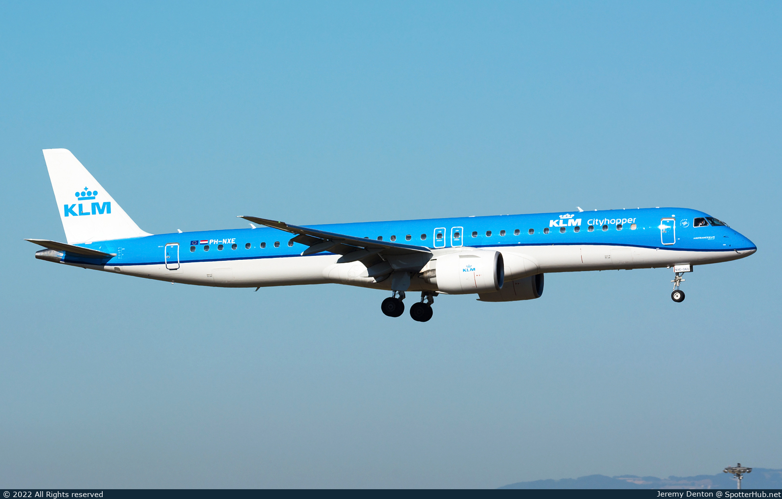 Photo of PH-NXE - Embraer ERJ-195-E2 operated by KLM Cityhopper