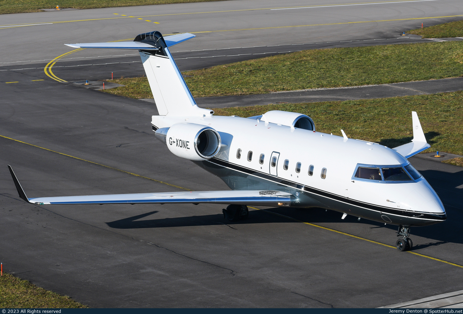 Photo of G-XONE - Bombardier Challenger 604 operated by Gama Aviation UK