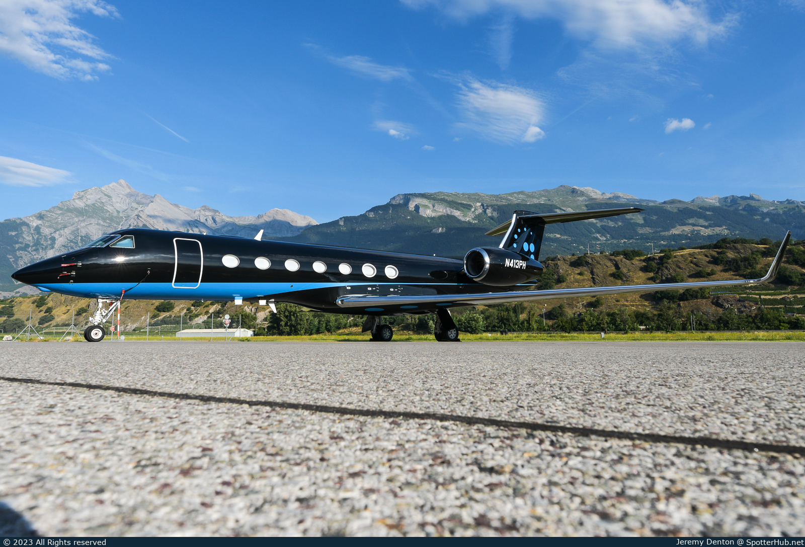 Photo of N413PH - Gulfstream GV-SP (G550) operated by Grain Management