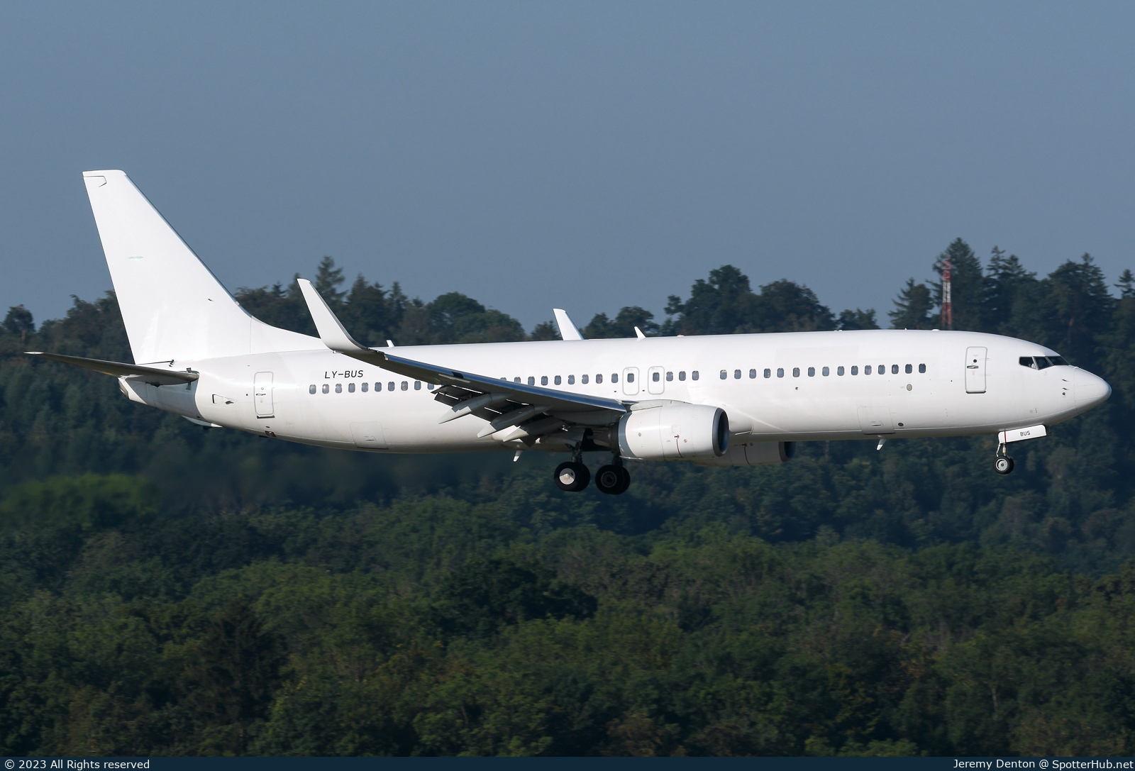 Photo of LY-BUS - Boeing 737-82R operated by KlasJet