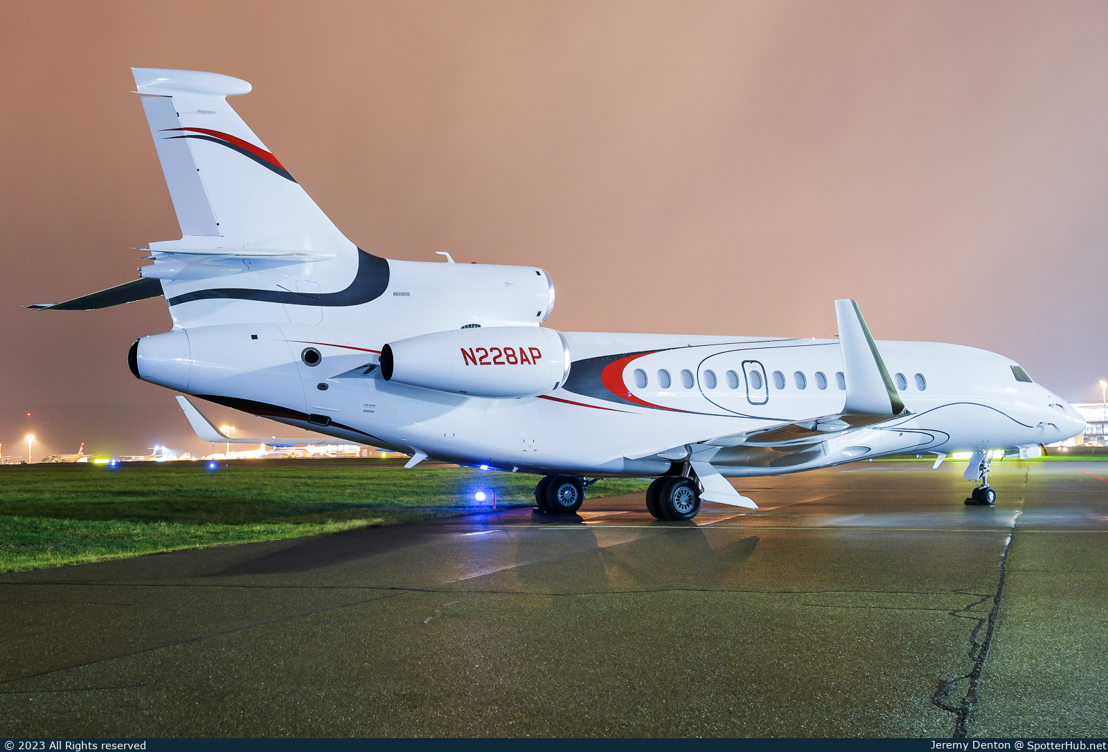 Photo of N228AP - Dassault Falcon 7X operated by Private