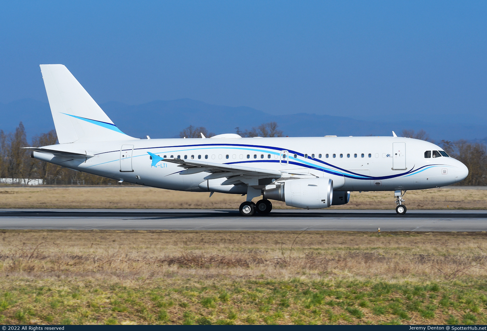 Photo of P4-LTI - Airbus A319-115(CJ) operated by Liza Transport International (opb Global Jet Aruba)