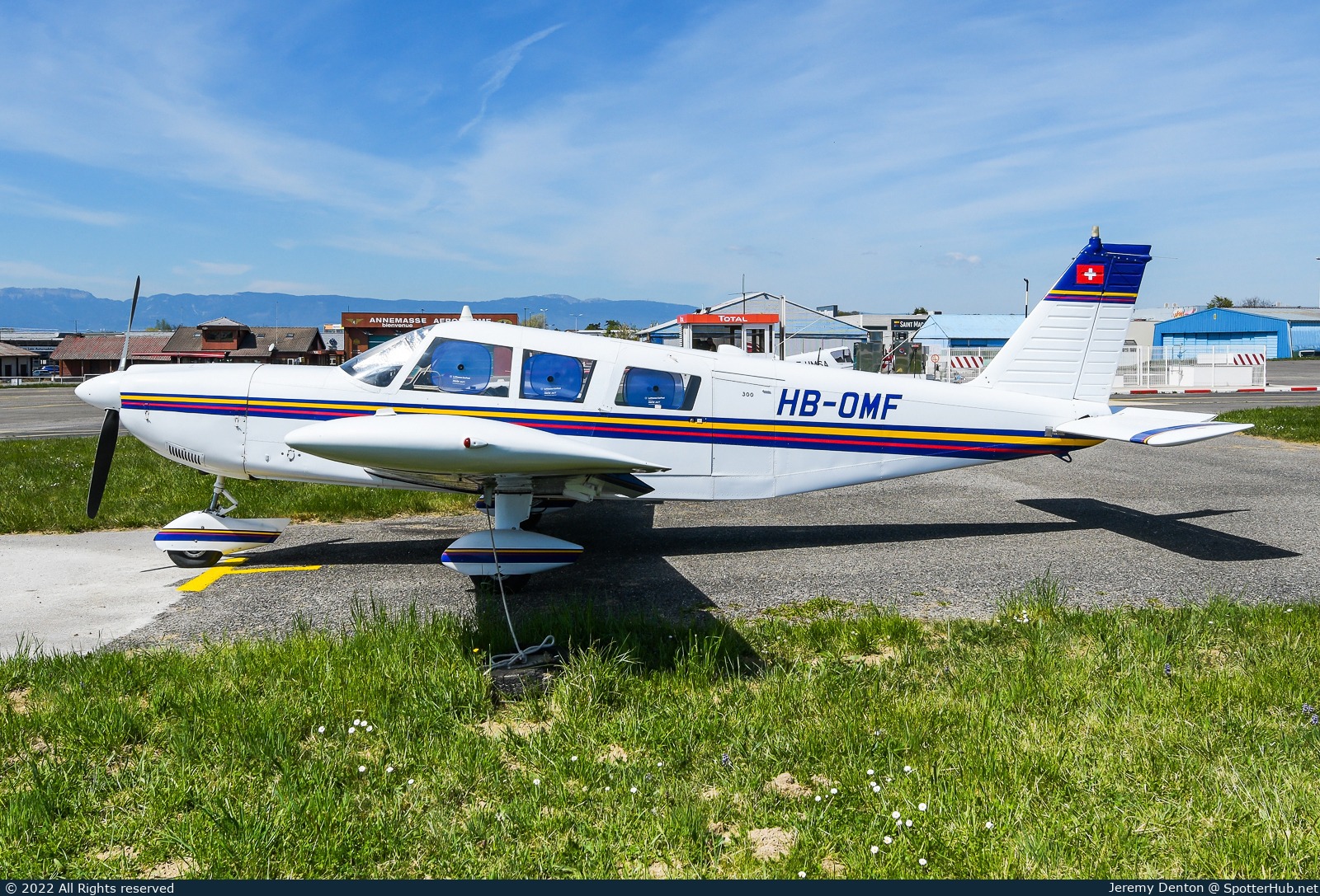 Photo of HB-OMF - Piper PA-32-300 Cherokee Six operated by Private