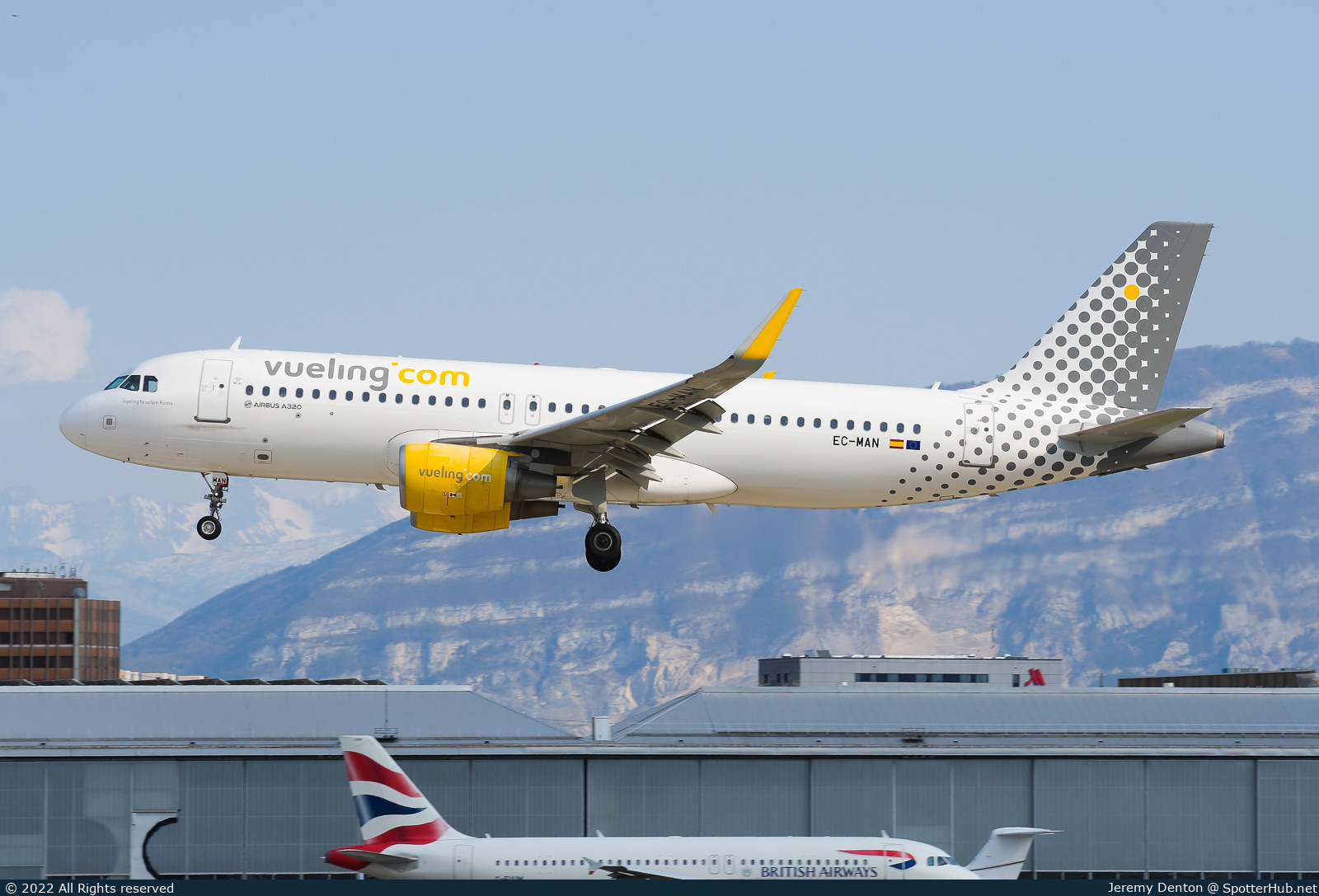 Photo of EC-MAN - Airbus A320-214 operated by Vueling