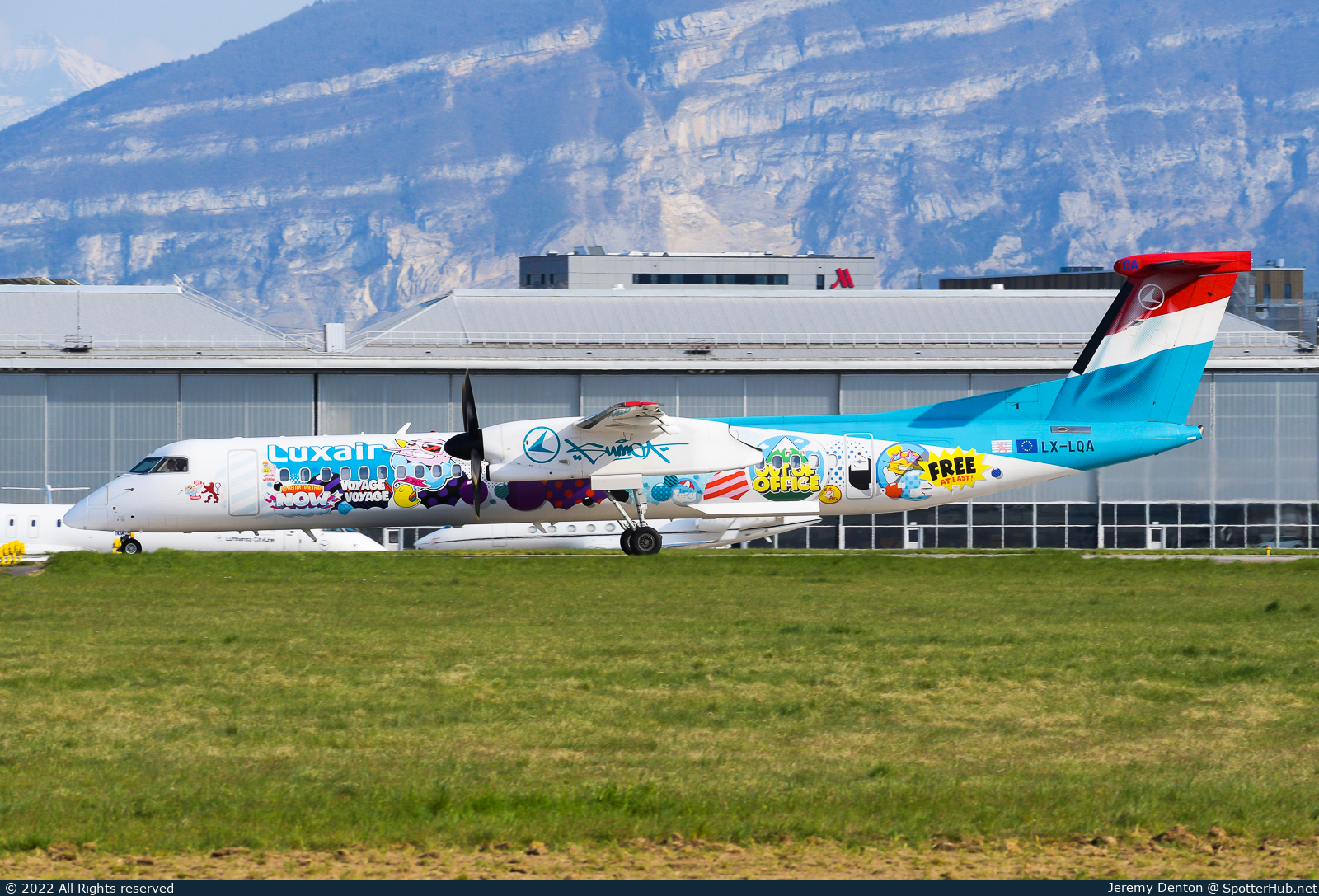 Photo of LX-LQA - Bombardier DHC-8-402 Dash 8 Q400 operated by Luxair