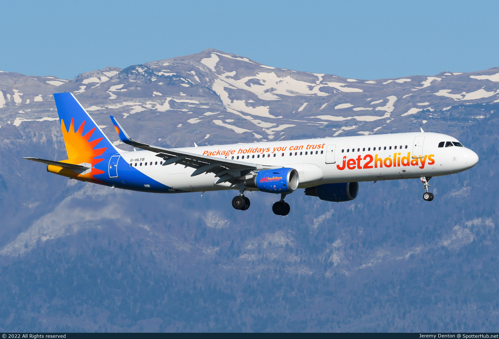 Photo of G-HLYB - Airbus A321-211 operated by Jet2