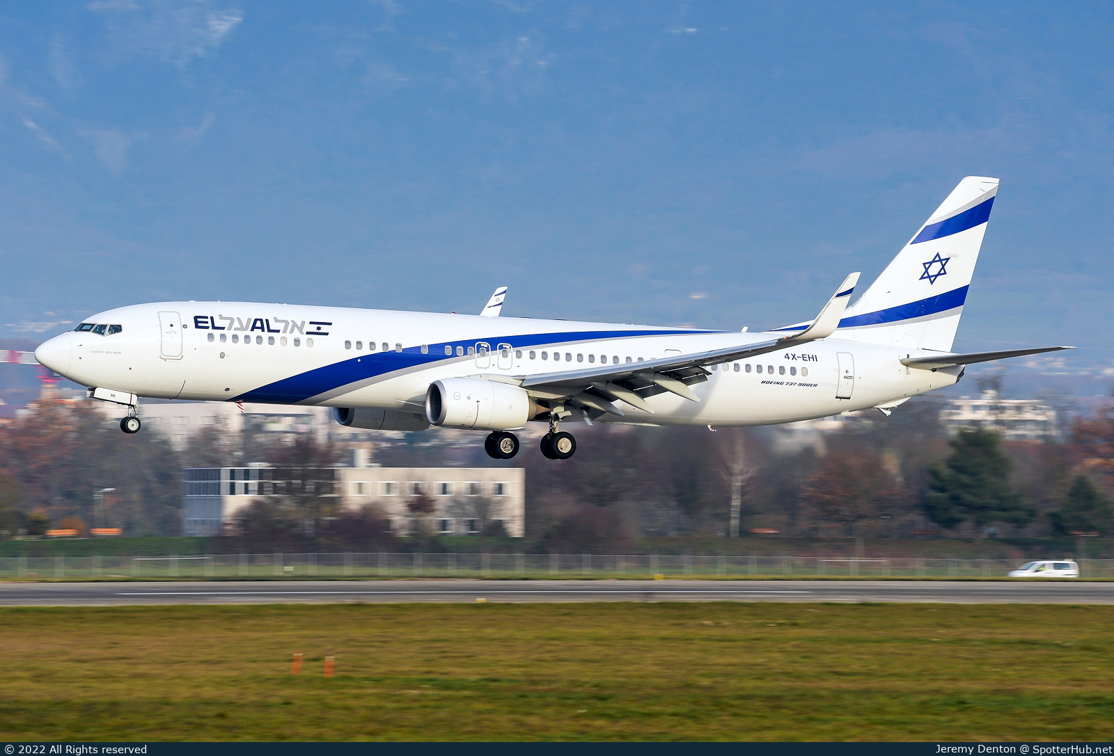Photo of 4X-EHI - Boeing 737-958(ER) operated by El Al Israel Airlines