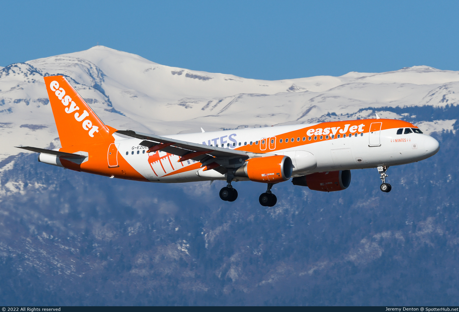 Photo of G-EZUC - Airbus A320-214 operated by easyJet
