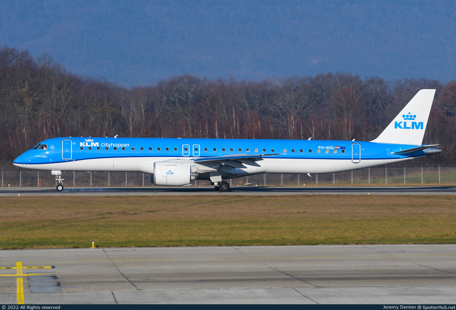 Photo of PH-NXG - Embraer ERJ-195-E2 operated by KLM Cityhopper