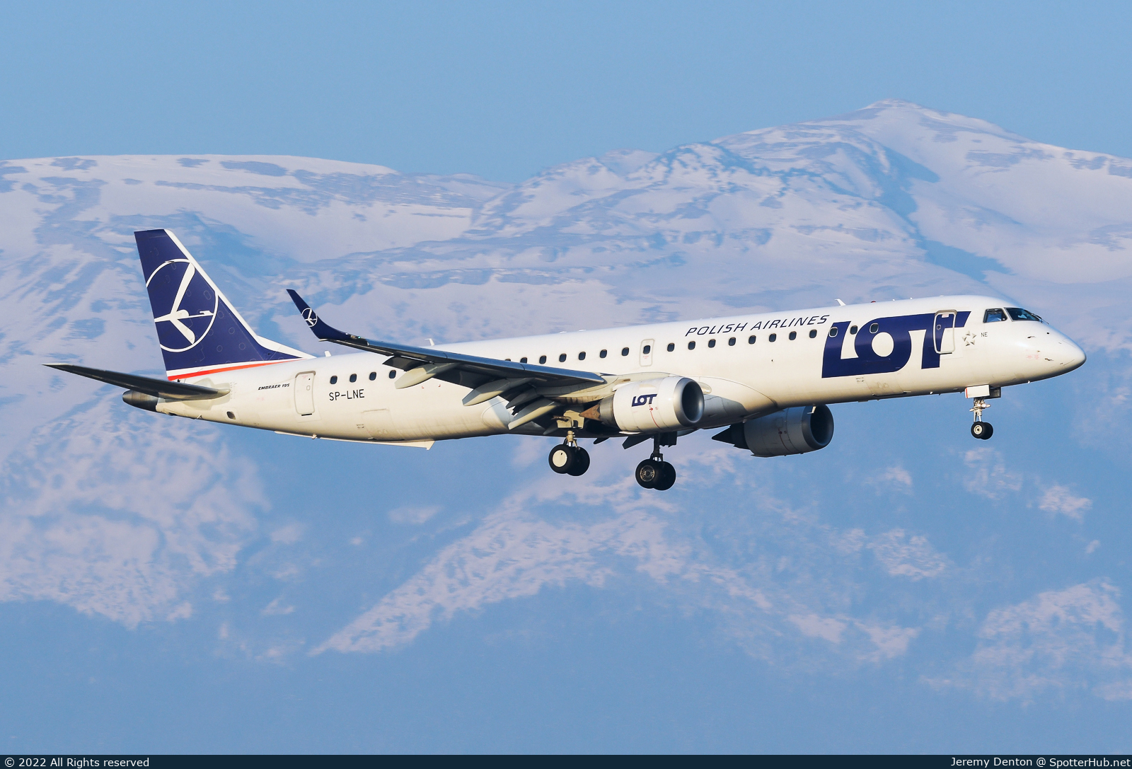 Photo of SP-LNE - Embraer ERJ-195LR operated by LOT Polish Airlines