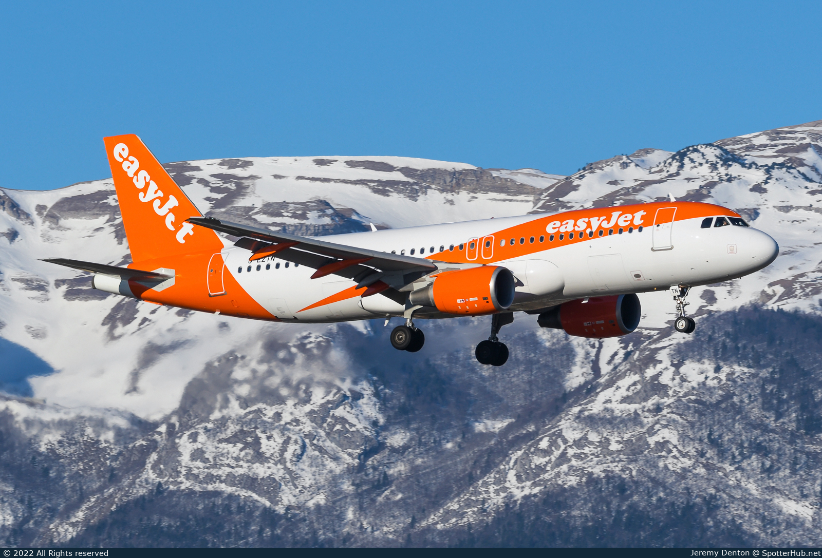 Photo of G-EZTN - Airbus A320-214 operated by easyJet