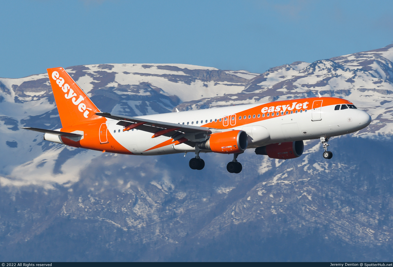 Photo of G-EZUL - Airbus A320-214 operated by easyJet