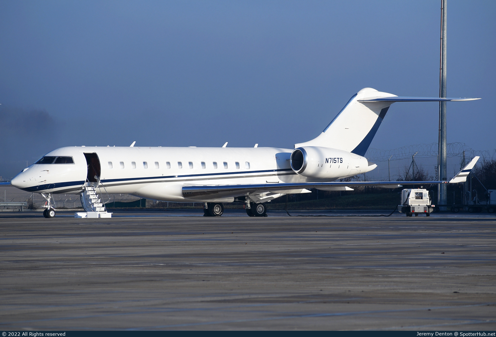 Photo of N715TS - Bombardier Global 6000 operated by Solairus Aviation