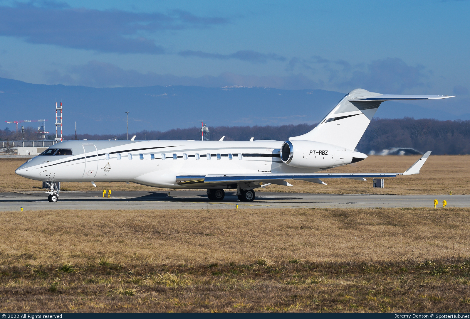 Photo of PT-RBZ - Bombardier Global 6000 operated by Fly and Fun Taxi Aereo