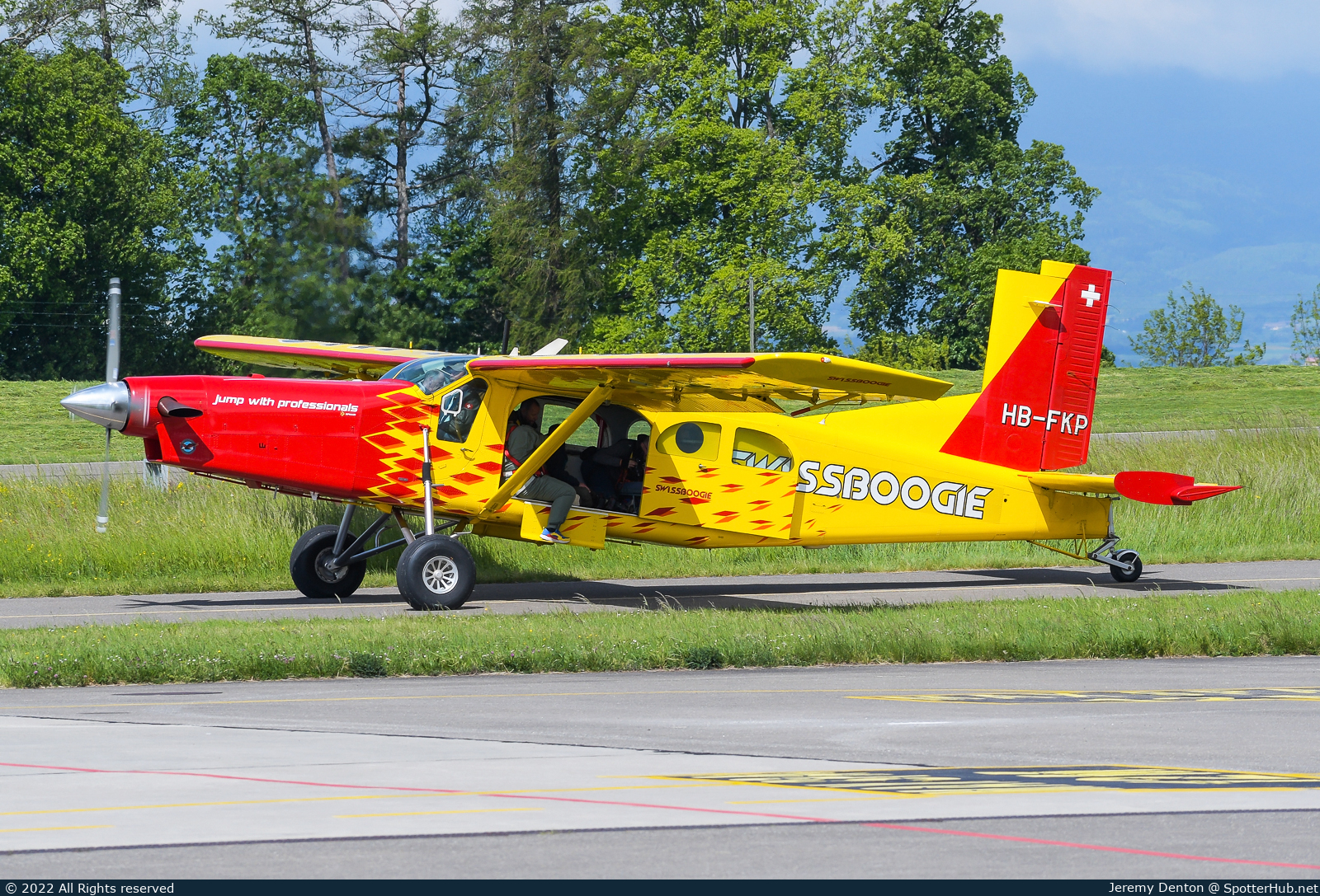 Photo of HB-FKP - Pilatus PC-6/B2-H4 Turbo Porter operated by Swissboogie Parapro