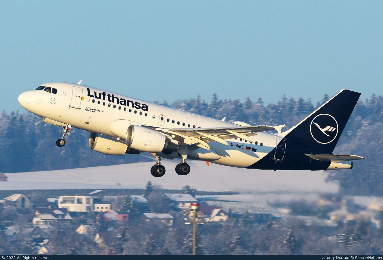 Photo of D-AIBE - Airbus A319-112 operated by Lufthansa
