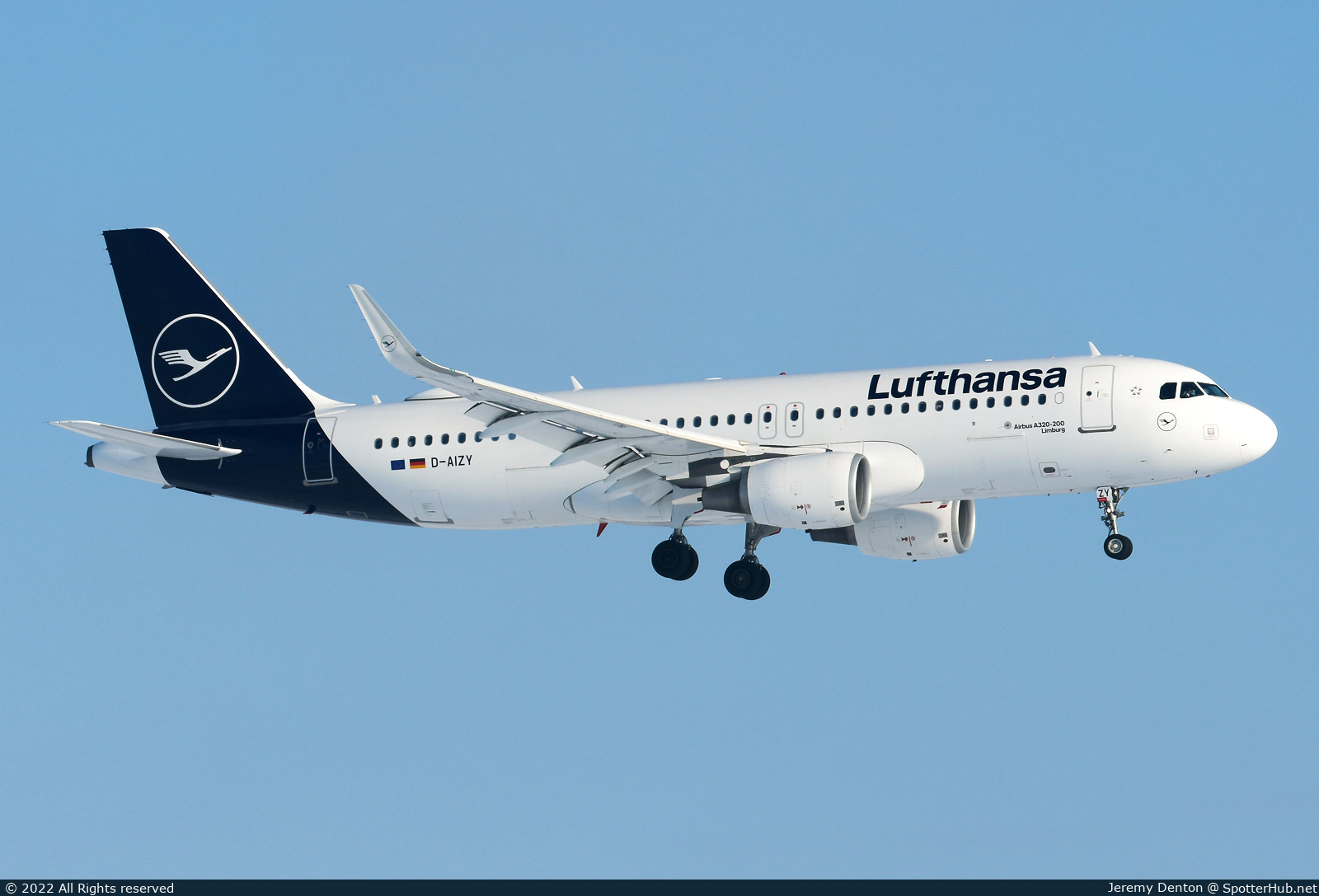 Photo of D-AIZY - Airbus A320-214 operated by Lufthansa
