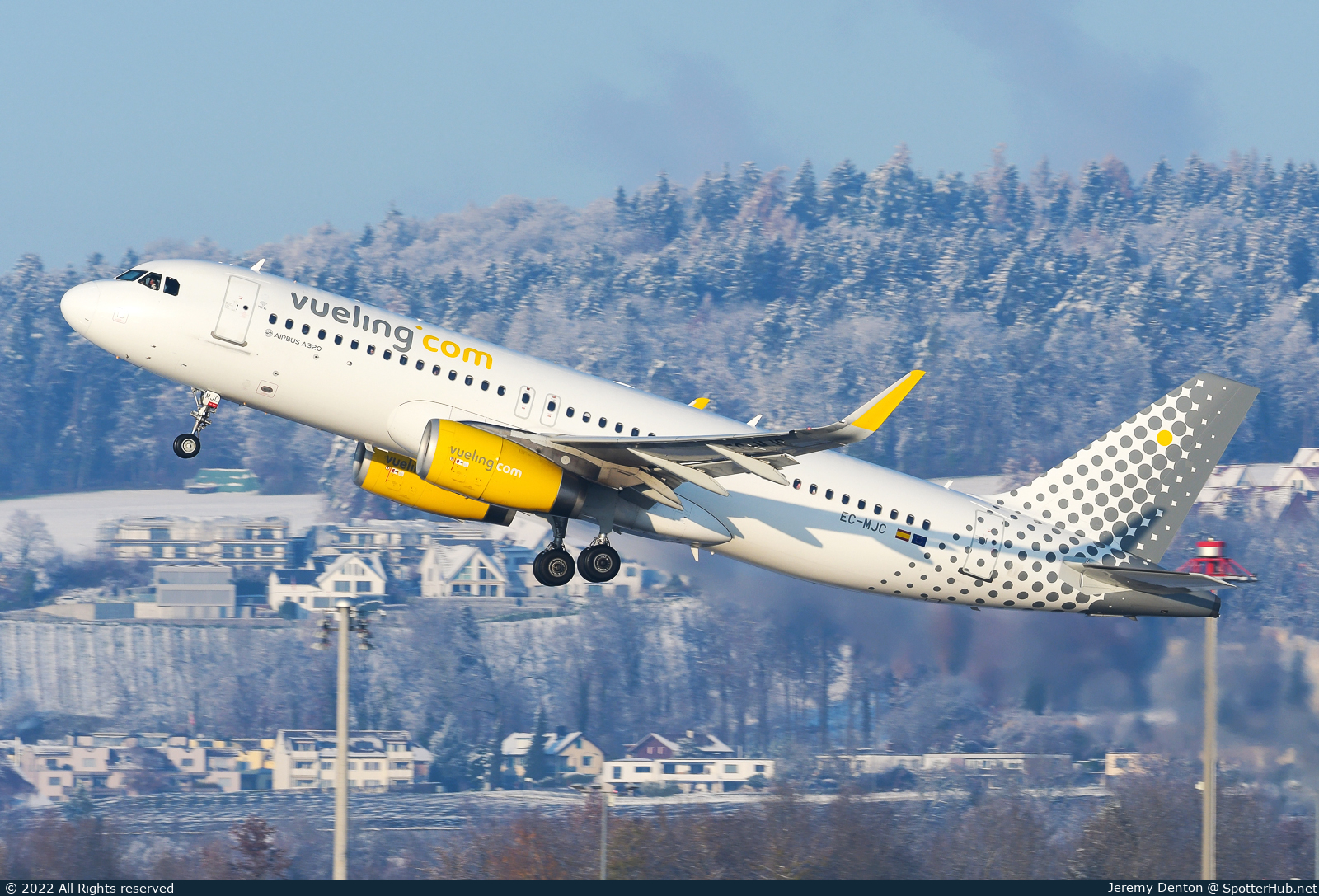 Photo of EC-MJC - Airbus A320-232 operated by Vueling