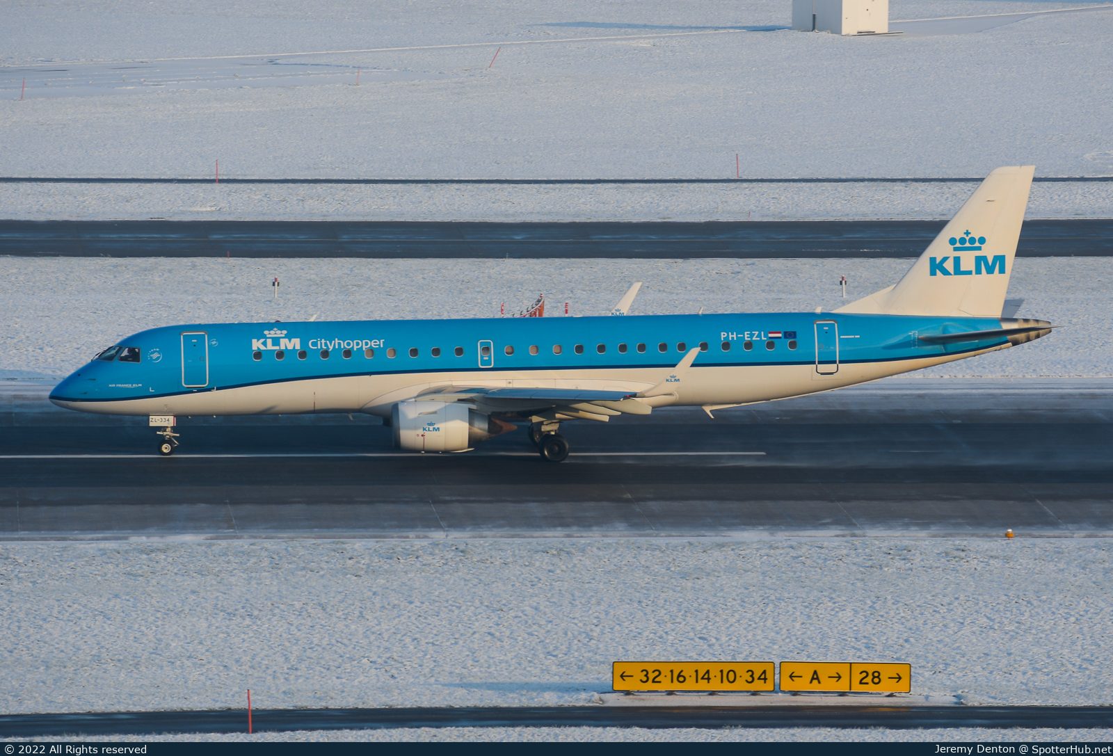 Photo of PH-EZL - Embraer ERJ-190STD operated by KLM Cityhopper