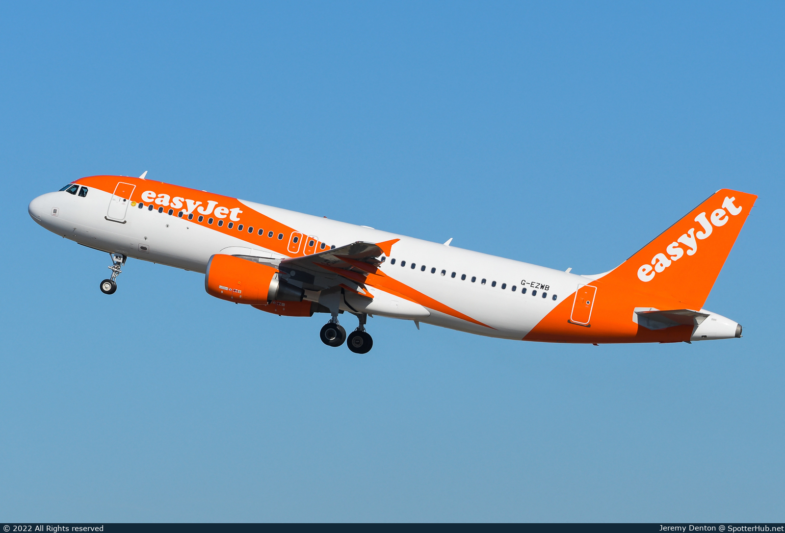 Photo of G-EZWB - Airbus A320-214 operated by easyJet