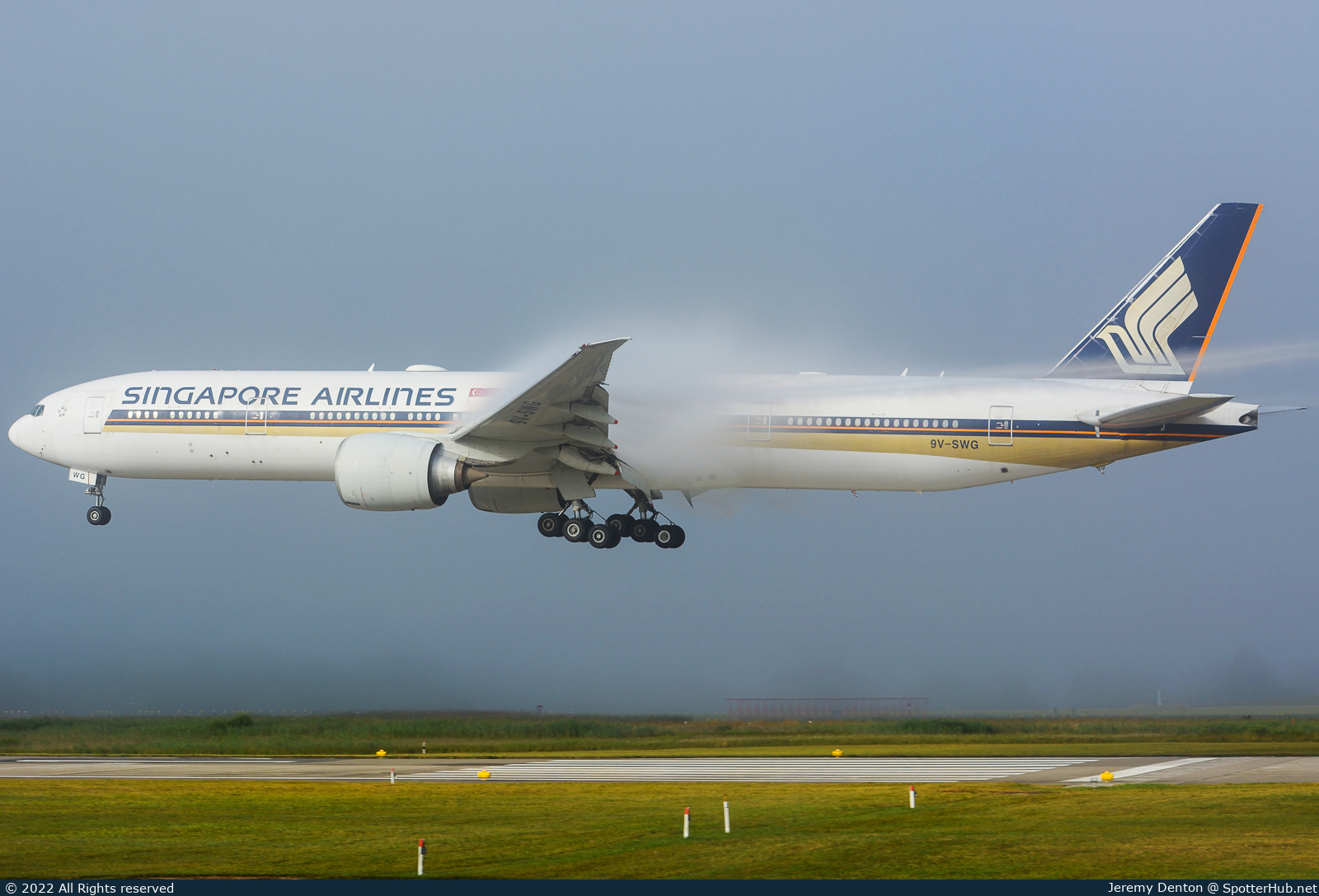 Photo of 9V-SWG - Boeing 777-312(ER) operated by Singapore Airlines