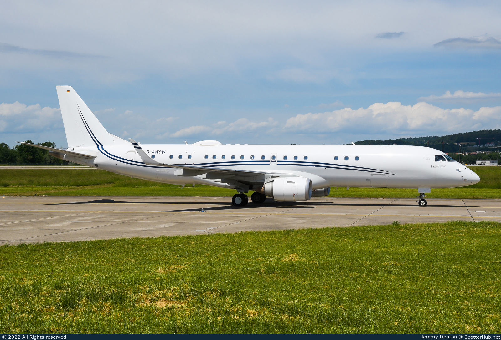 Photo of D-AWOW - Embraer Lineage 1000 operated by Air Hamburg