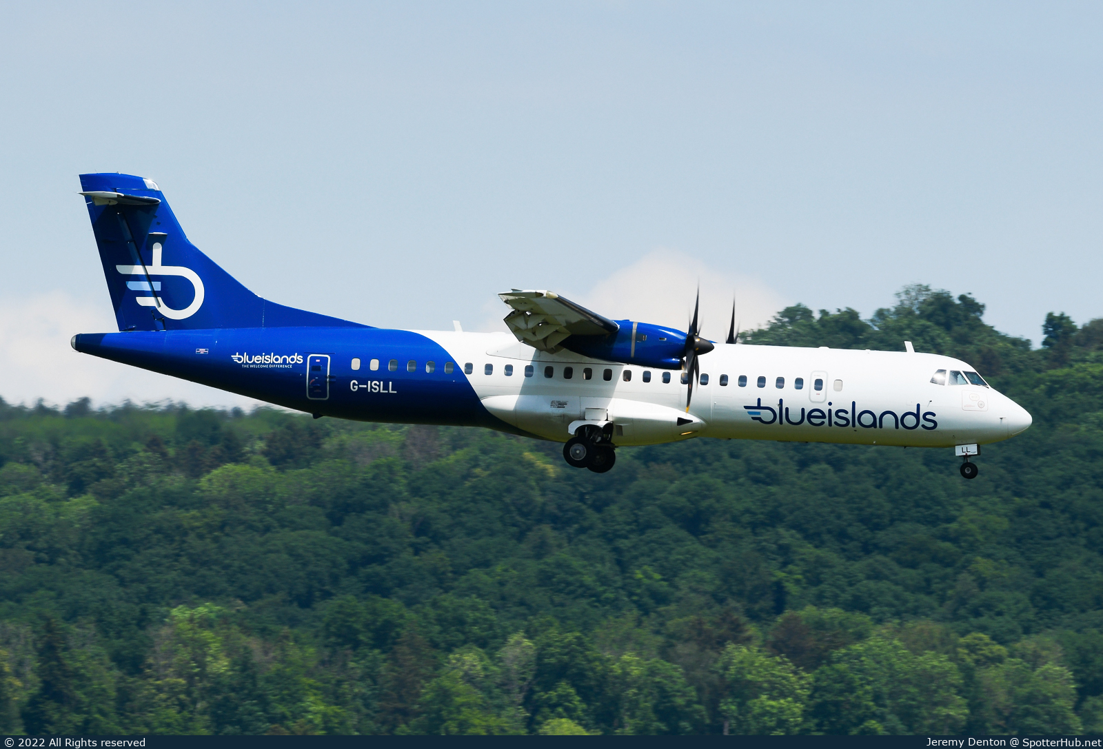 Photo of G-ISLL - ATR 72-500 operated by Blue Islands