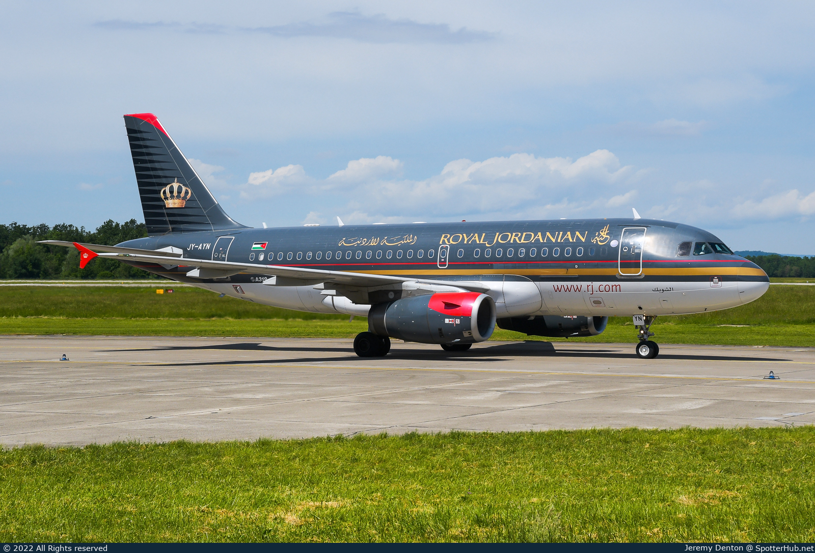 Photo of JY-AYN - Airbus A319-132 operated by Royal Jordanian Airlines
