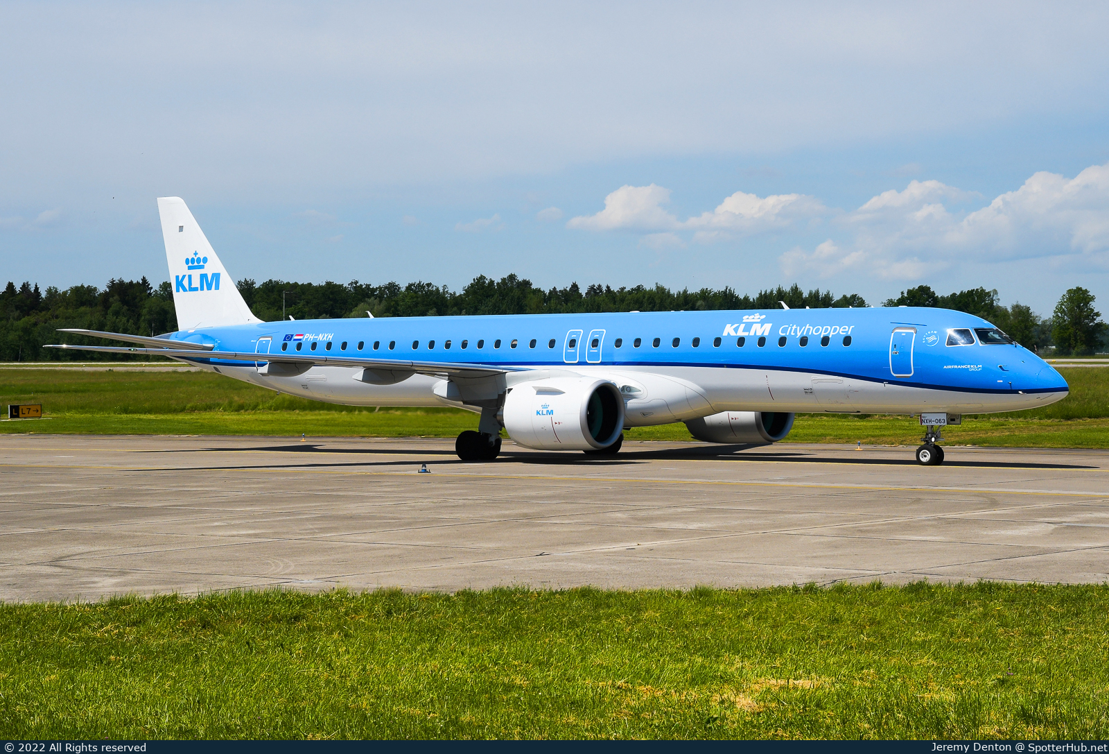 Photo of PH-NXH - Embraer ERJ-195-E2 operated by KLM Cityhopper