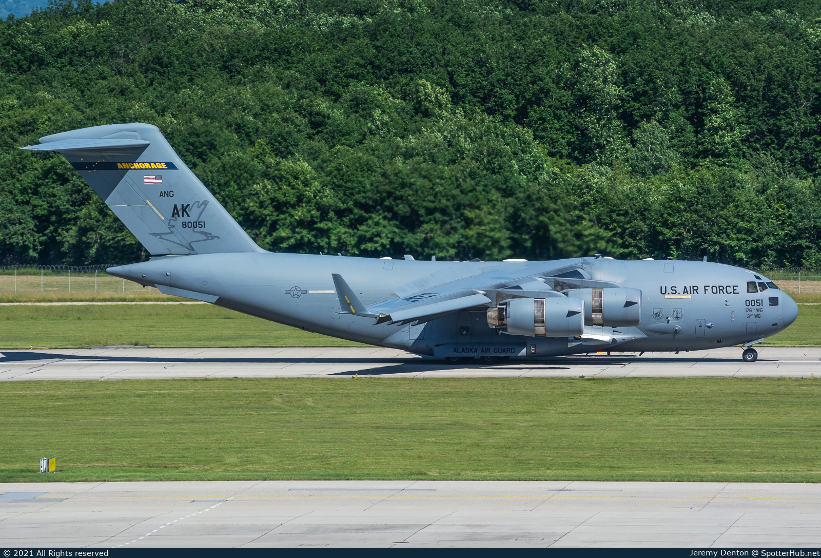 Photo of 98-0051 - Boeing C-17A Globemaster III operated by US Air Force