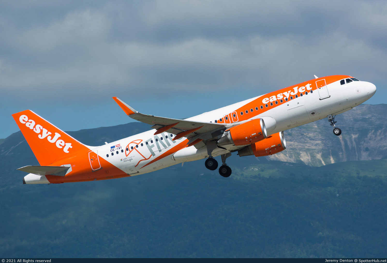 Photo of OE-IVI - Airbus A320-214 operated by easyJet Europe