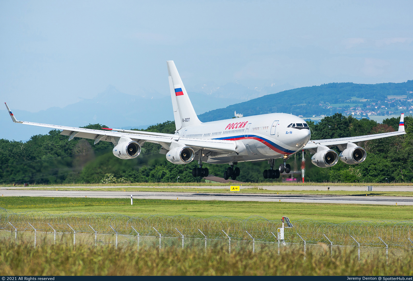 Photo of RA-96017 - Ilyushin Il-96-300 operated by Rossiya Special Flight Detachment