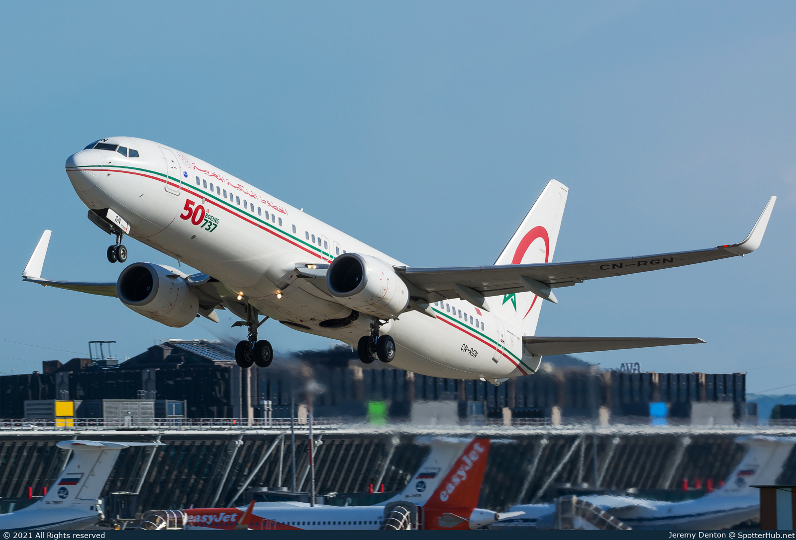 Photo of CN-RGN - Boeing 737-8B6 operated by Royal Air Maroc