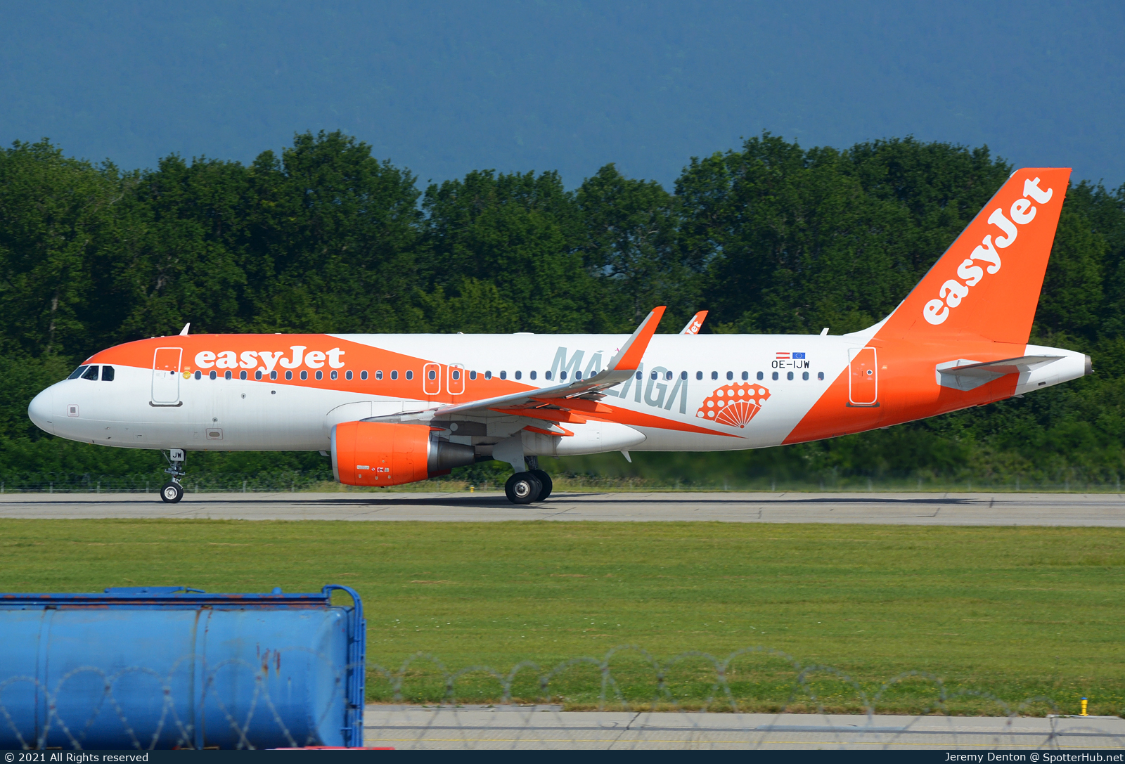 Photo of OE-IJW - Airbus A320-214 operated by easyJet Europe