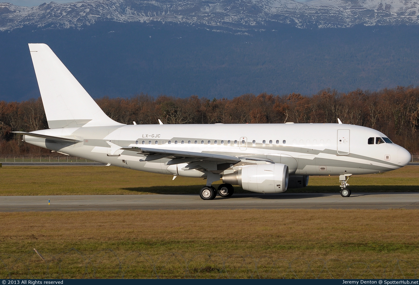 Photo of LX-GJC - Airbus A318-112(CJ) Elite operated by Global Jet Luxembourg