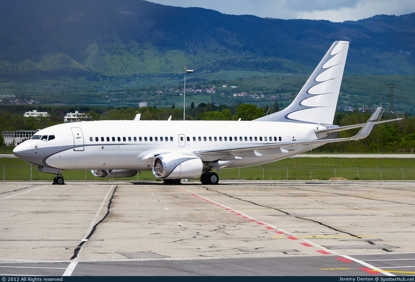 Photo of M-URUS - Boeing 737-7GC(BBJ) operated by Global Jet Luxembourg