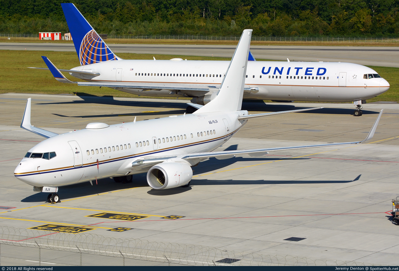 Photo of A6-RJV - Boeing 737-77W(BBJ) operated by Royal Jet