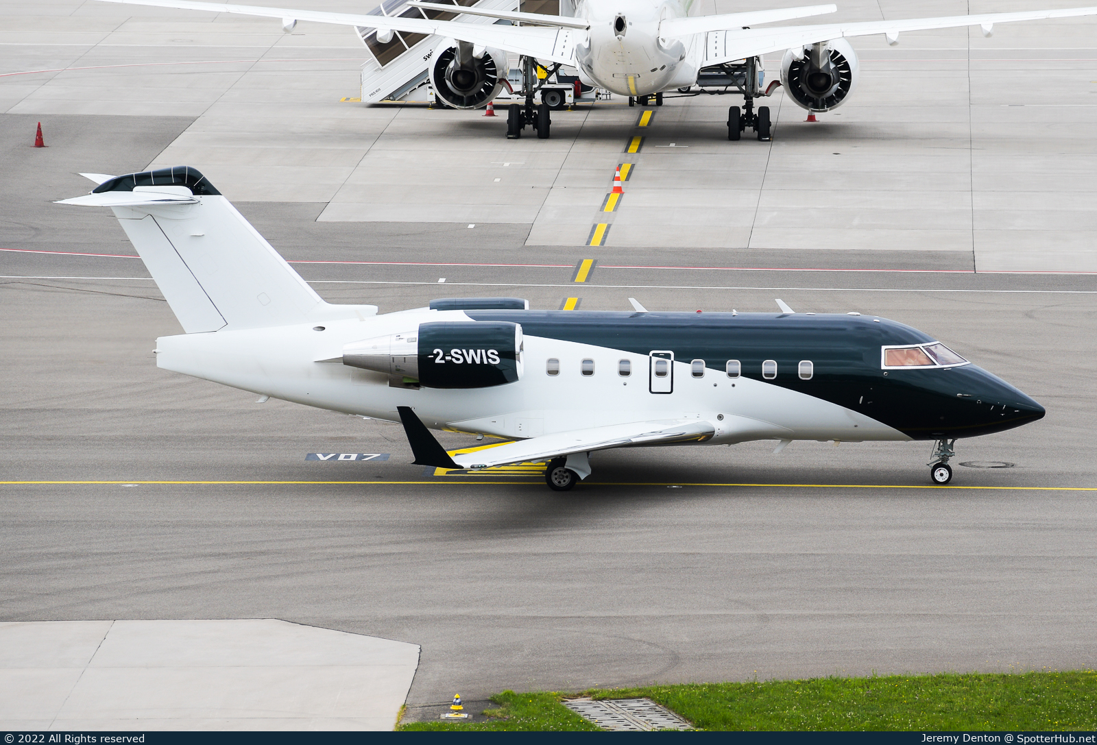 Photo of 2-SWIS - Bombardier Challenger 604 operated by Volare Aviation