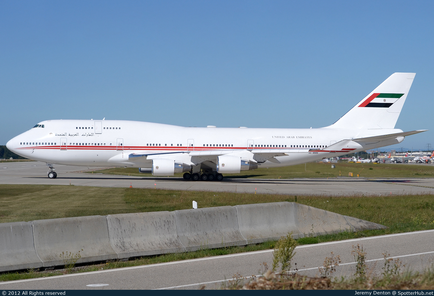 Photo of A6-MMM - Boeing 747-422 operated by Dubai Royal Air Wing