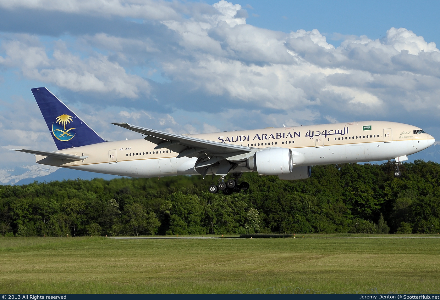 Photo of HZ-AKF - Boeing 777-268(ER) operated by Saudi Royal Flight