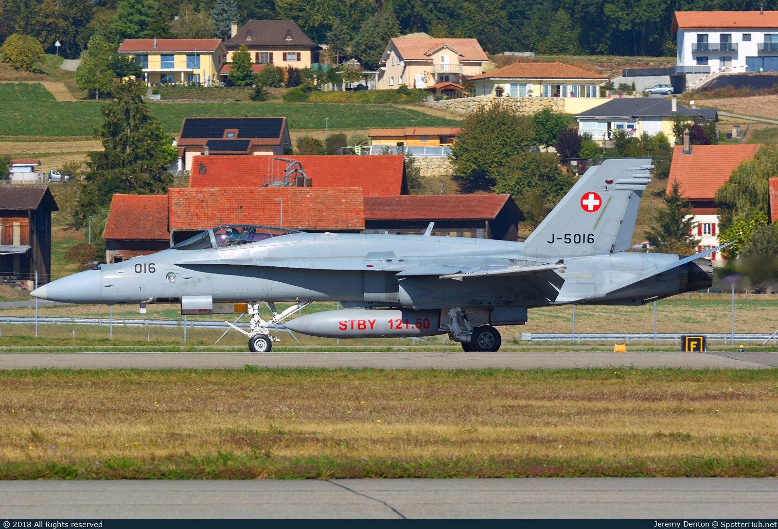 Photo of J-5016 - McDonnell Douglas F/A-18C Hornet operated by Swiss Air Force