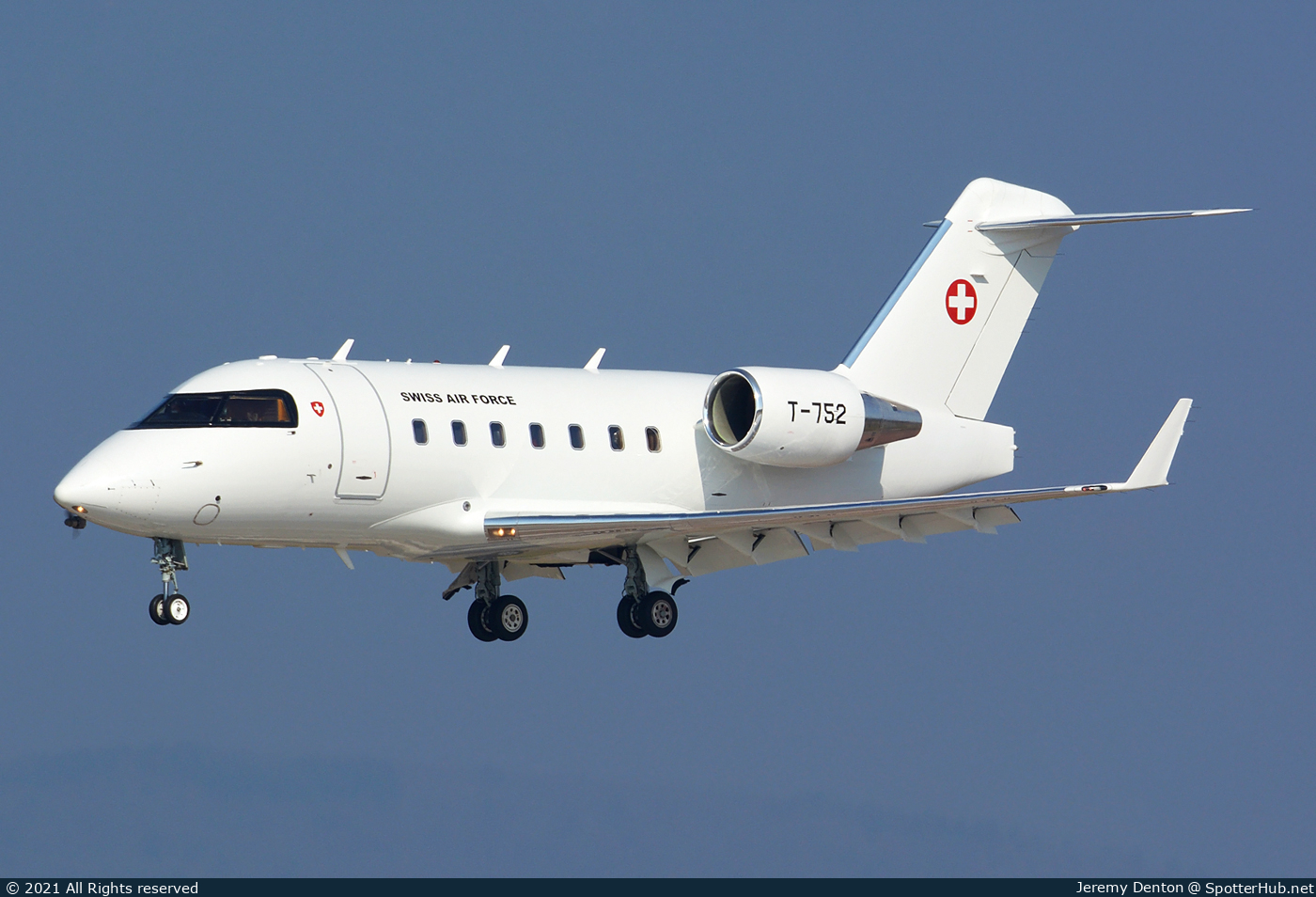 Photo of T-752 - Bombardier Challenger 604 operated by Swiss Air Force