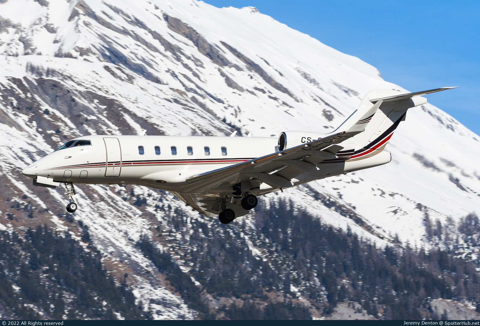 Photo of CS-CHA - Bombardier Challenger 350 operated by NetJets Europe