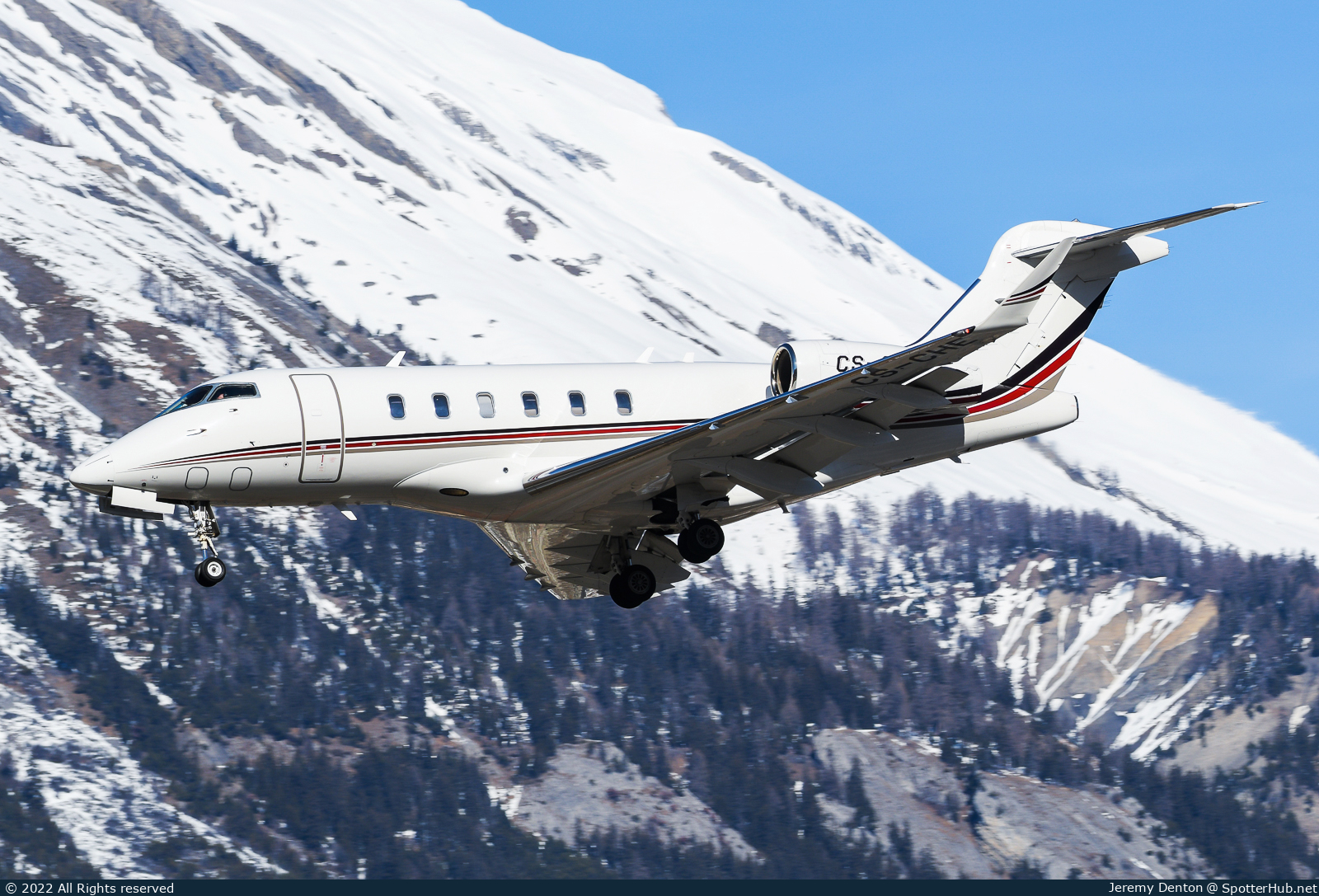 Photo of CS-CHE - Bombardier Challenger 350 operated by NetJets Europe
