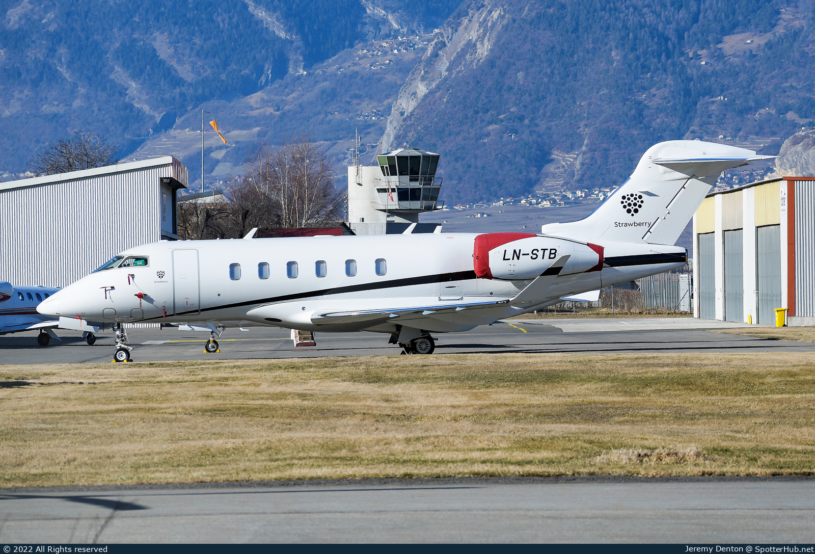 Photo of LN-STB - Bombardier Challenger 350 operated by Sundt Air Management