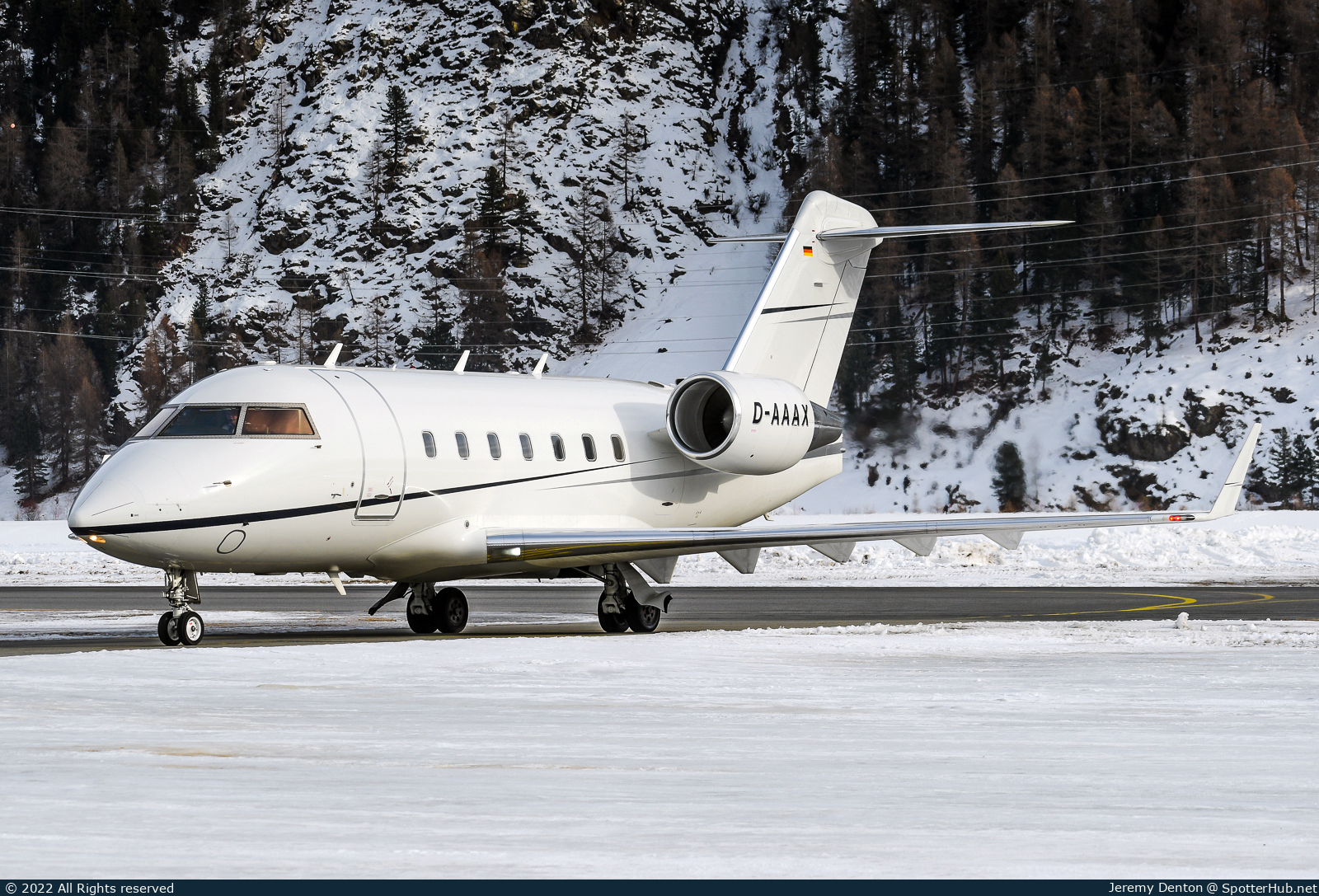 Photo of D-AAAX - Bombardier Challenger 604 operated by Air Independence