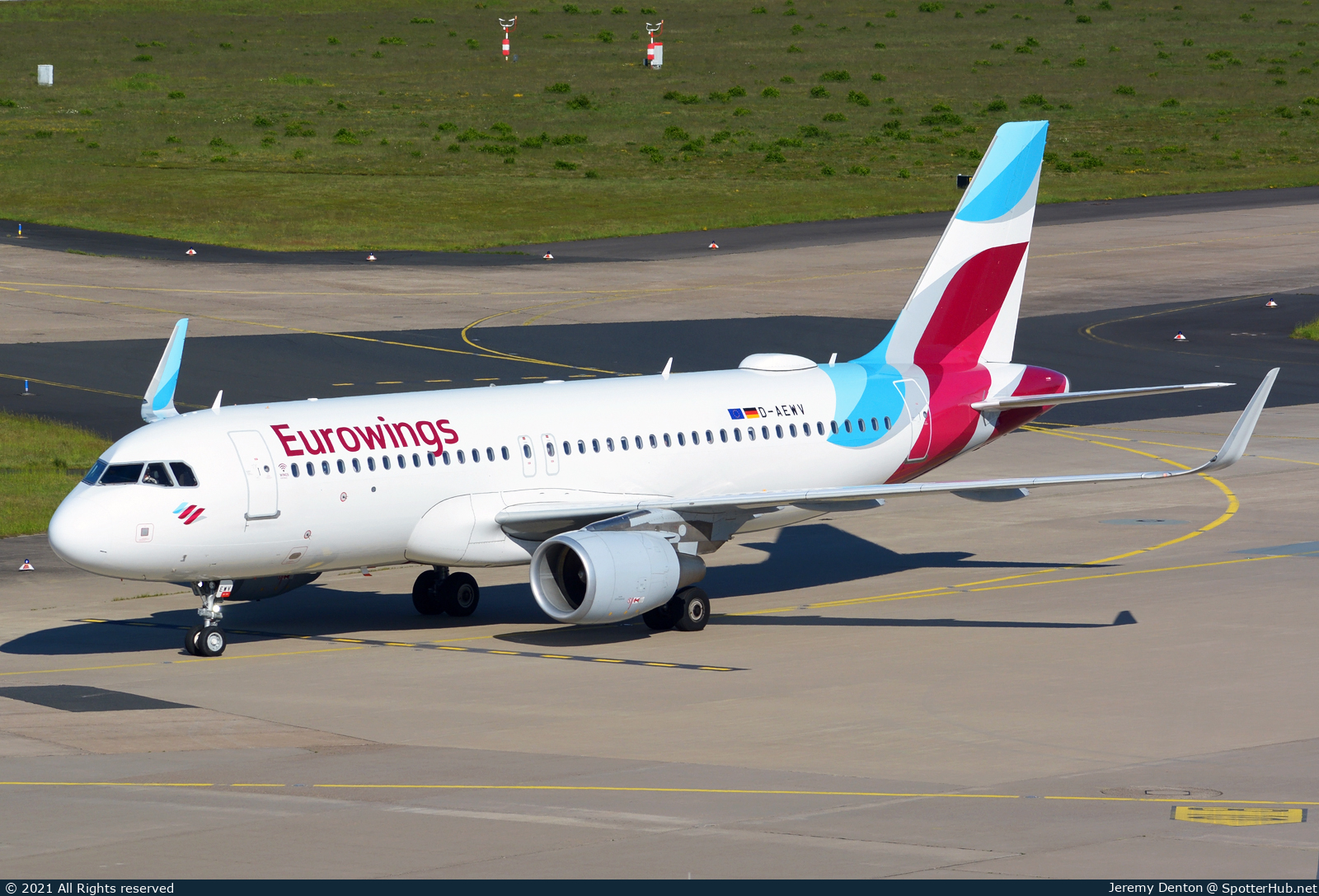 Photo of D-AEWV - Airbus A320-214 operated by Eurowings